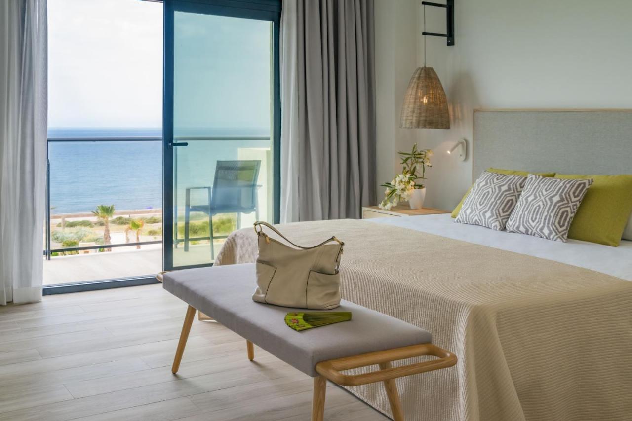 Cabogata Beach Hotel Retamar  Exteriör bild A bedroom at the hotel