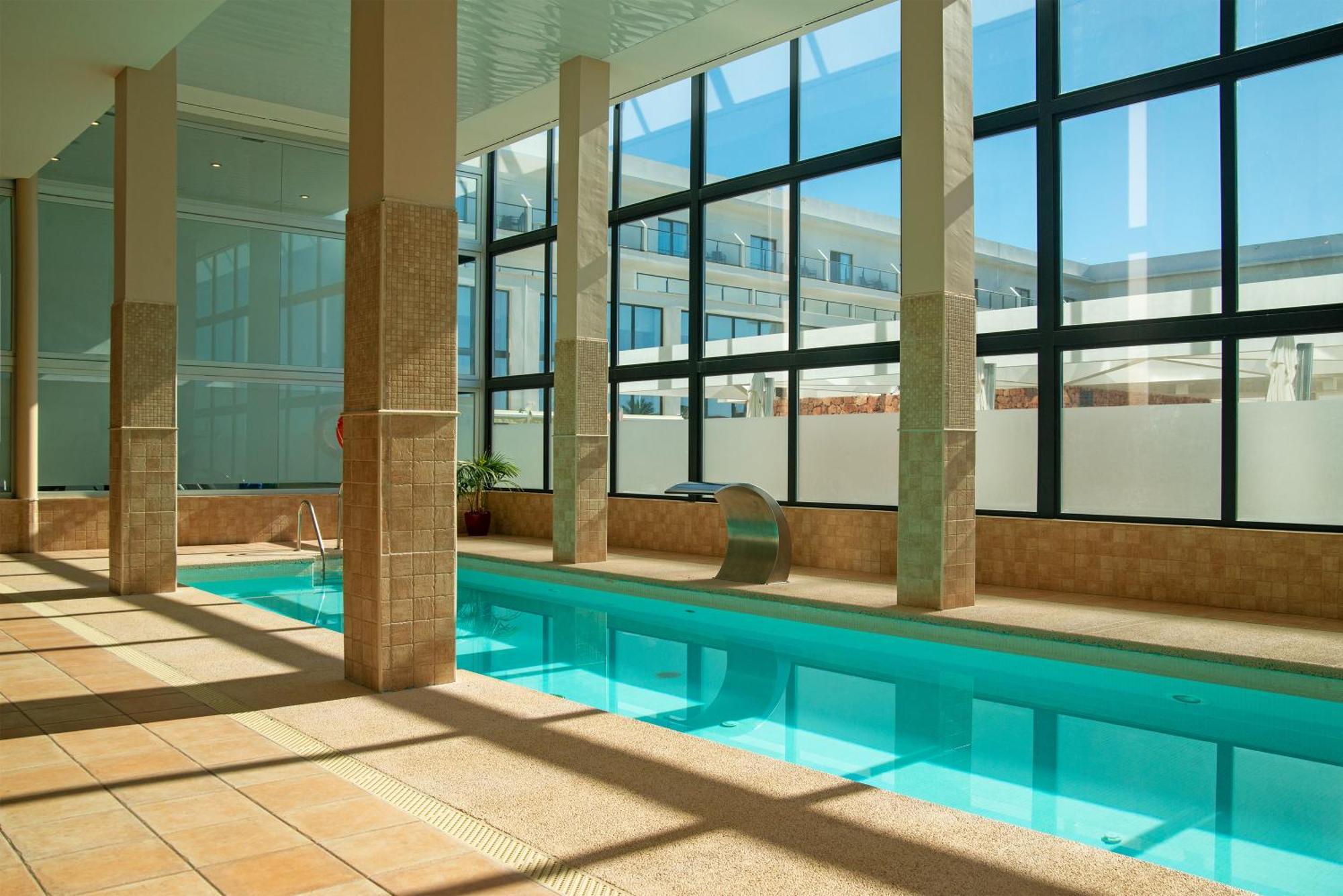 Cabogata Beach Hotel Retamar  Exteriör bild The swimming pool at the hotel