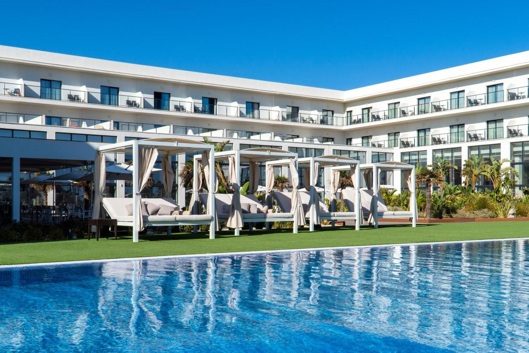 Cabogata Beach Hotel Retamar  Exteriör bild The hotel's pool